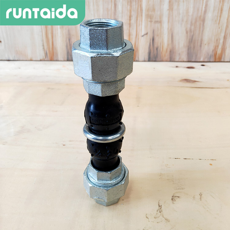 潤泰達-耐油絲扣橡膠伸縮接頭（tóu）螺紋連接橡膠軟（ruǎn）接頭